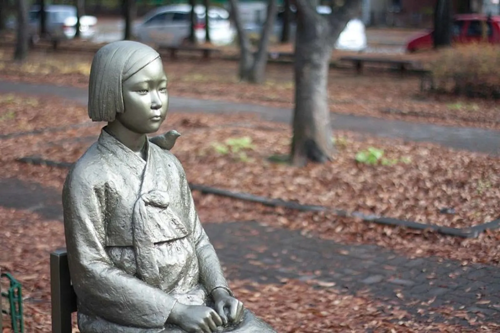 peace statue